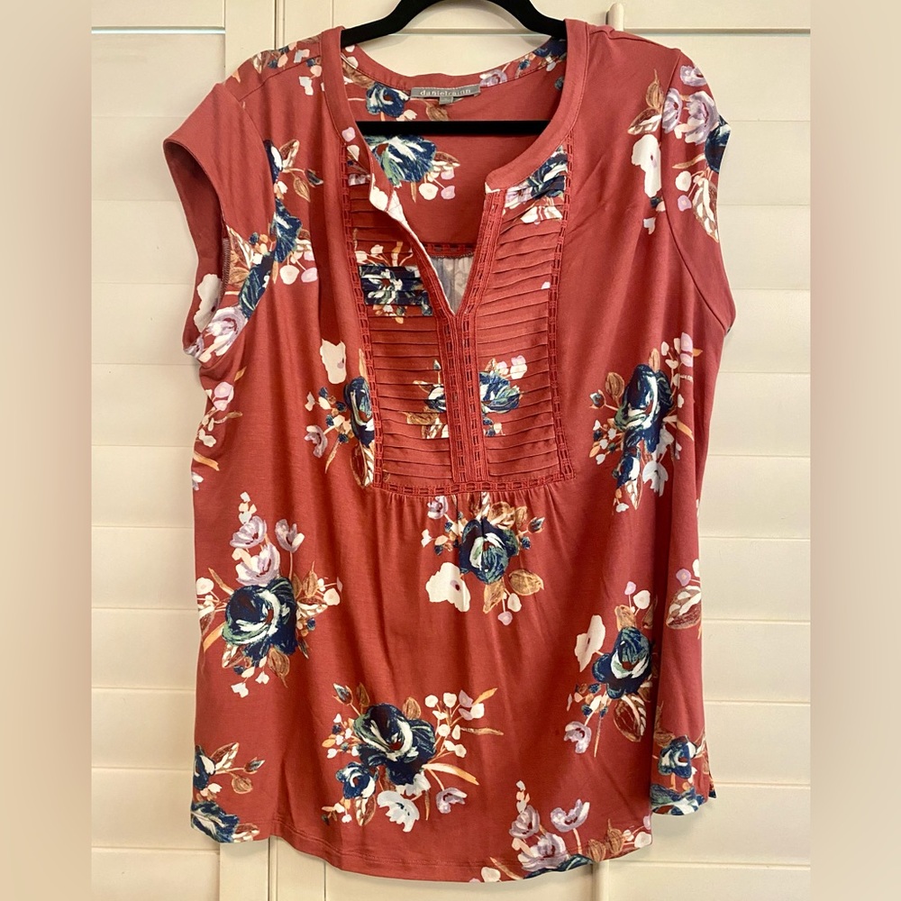 Daniel Rainn Patoka Pleated Split-Neck Top Pink Floral Size 1X